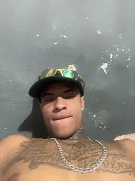 Snapshot of Guilps chatting on October 25, 1:46 am Guilps online show from October 25, 1:46 am