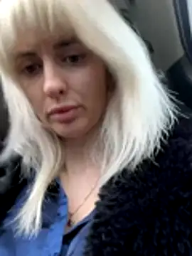 blondegirlx online show from November 22, 9:41 am