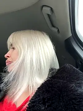 blondegirlx online show from November 29, 9:23 am