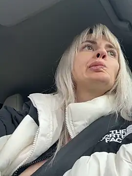 blondegirlx online show from December 3, 10:57 am