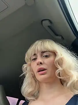 blondegirlx online show from June 9, 12:50 pm