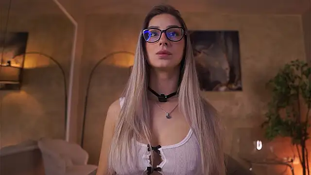 Snapshot of MaddieBryggs chatting on February 1, 10:03 am MaddieBryggs online show from February 1, 10:03 am