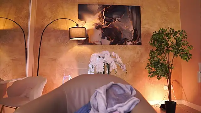 Snapshot of MaddieBryggs chatting on February 27, 10:04 am MaddieBryggs online show from February 27, 10:04 am