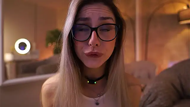 Snapshot of MaddieBryggs chatting on February 28, 10:05 am MaddieBryggs online show from February 28, 10:05 am