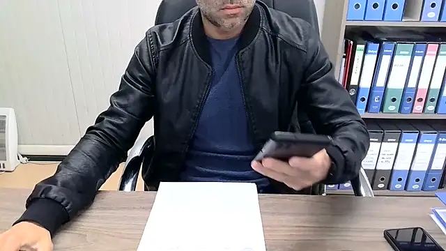 Snapshot of Evasionee chatting on November 11, 7:41 am Evasionee online show from November 11, 7:41 am