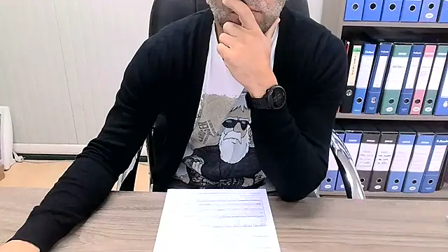 Snapshot of Evasionee chatting on November 17, 7:36 am Evasionee online show from November 17, 7:36 am