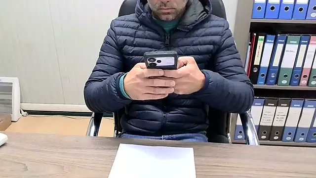 Snapshot of Evasionee chatting on November 21, 7:29 am Evasionee online show from November 21, 7:29 am