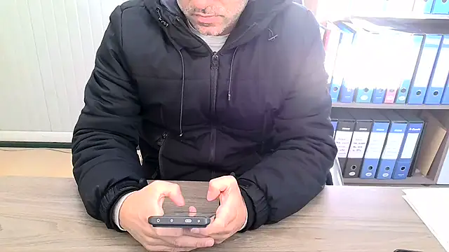 Snapshot of Evasionee chatting on December 1, 7:35 am Evasionee online show from December 1, 7:35 am