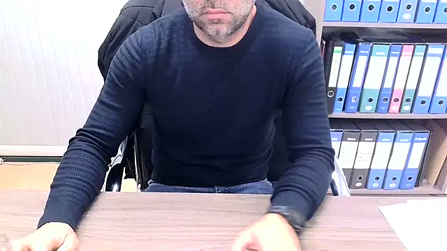 Snapshot of Evasionee chatting on December 5, 8:01 am Evasionee online show from December 5, 8:01 am