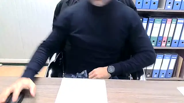 Snapshot of Evasionee chatting on December 15, 7:34 am Evasionee online show from December 15, 7:34 am