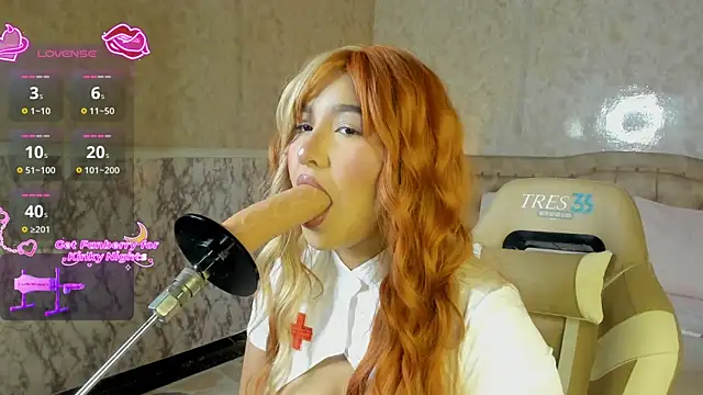 Snapshot of WhitneySweet chatting on November 9, 10:02 am WhitneySweet online show from November 9, 10:02 am