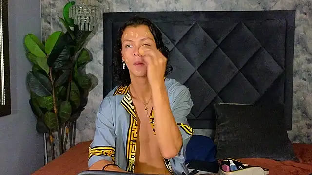 Snapshot of Indi_rave chatting on November 22, 1:43 pm Indi rave online show from November 22, 1:43 pm