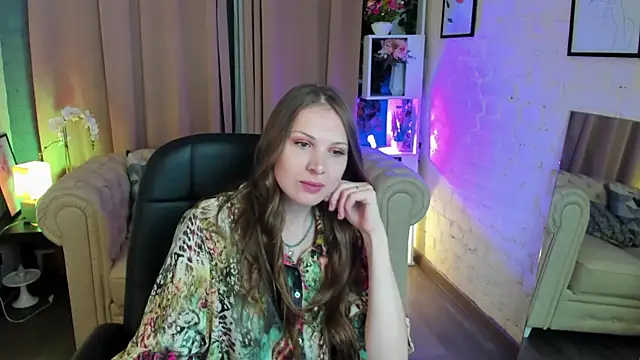 Snapshot of Alma_Diaz chatting on October 28, 5:44 am Alma Diaz online show from October 28, 5:44 am