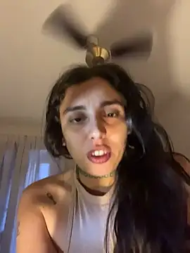 Snapshot of gigi333regi chatting on November 27, 9:33 am gigi333regi online show from November 27, 9:33 am