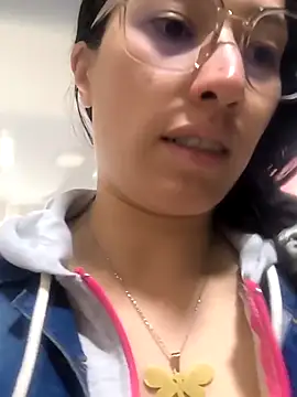 Snapshot of eva_delight_ chatting on December 2, 11:04 am eva delight online show from December 2, 11:04 am