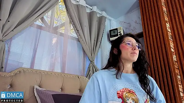 eva delight  online show from January 15, 11:15 am