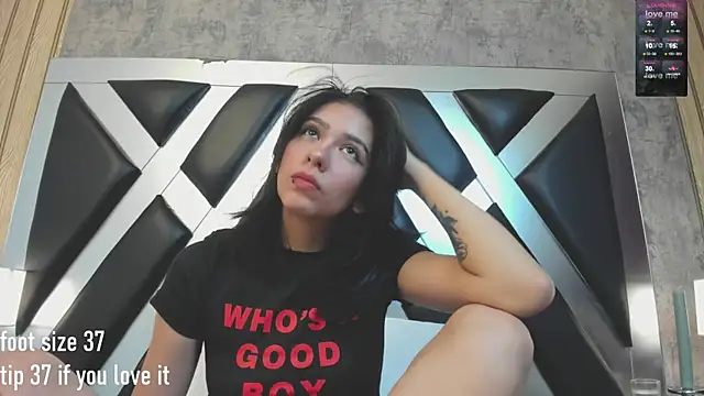 CloePerson online show from April 8, 11:37 pm