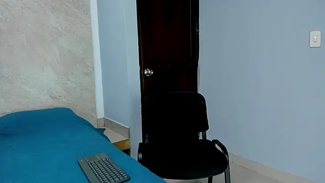 Snapshot of Sarahh-19 chatting on December 16, 11:59 am Sarahh-19 online show from December 16, 11:59 am