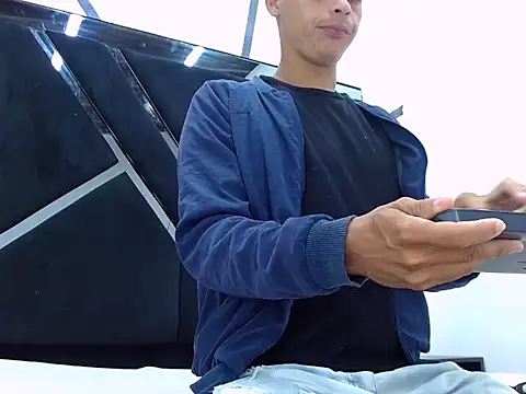 Snapshot of wiltom_ chatting on October 29, 12:18 pm wiltom online show from October 29, 12:18 pm