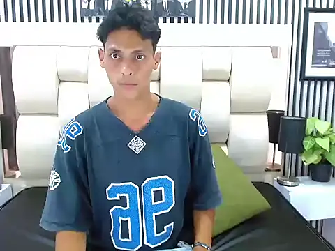 Snapshot of wiltom_ chatting on November 1, 1:40 am wiltom online show from November 1, 1:40 am