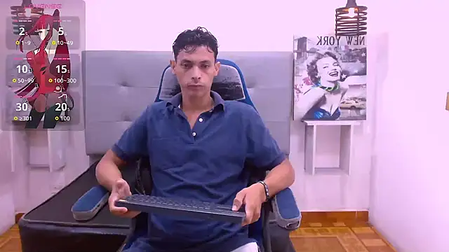 Snapshot of wiltom_ chatting on November 3, 12:39 pm wiltom online show from November 3, 12:39 pm