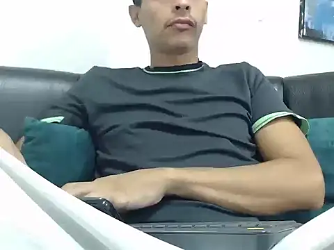 Snapshot of wiltom_ chatting on November 23, 3:39 am wiltom online show from November 23, 3:39 am