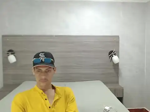 Snapshot of wiltom_ chatting on November 29, 4:15 am wiltom online show from November 29, 4:15 am