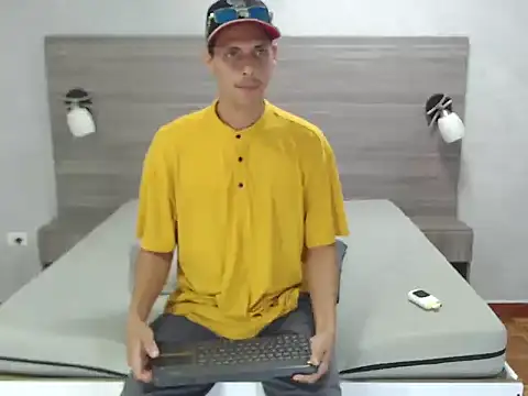 Snapshot of wiltom_ chatting on November 30, 3:54 am wiltom online show from November 30, 3:54 am