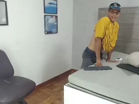 Snapshot of wiltom_ chatting on November 30, 4:00 pm wiltom online show from November 30, 4:00 pm