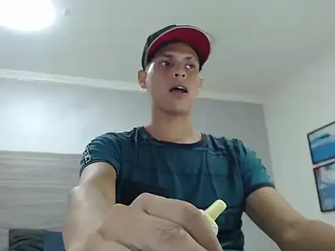 Snapshot of wiltom_ chatting on December 14, 6:23 pm wiltom online show from December 14, 6:23 pm