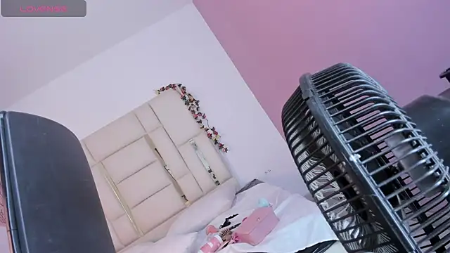 Snapshot of Maxxine_VX chatting on November 22, 8:35 am Maxxine VX online show from November 22, 8:35 am