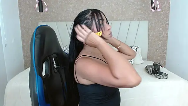 Snapshot of AliceSmity_ chatting on November 15, 5:42 pm AliceSmity online show from November 15, 5:42 pm