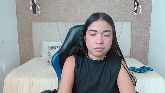 Snapshot of AliceSmity_ chatting on December 14, 6:01 pm AliceSmity online show from December 14, 6:01 pm