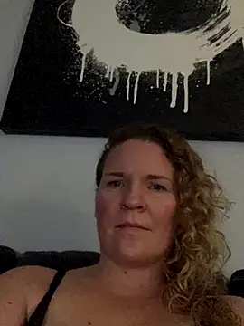 Snapshot of Dinslavnu chatting on October 26, 2:12 pm Dinslavnu online show from October 26, 2:12 pm