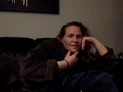 Snapshot of Dinslavnu chatting on October 28, 6:21 pm Dinslavnu online show from October 28, 6:21 pm