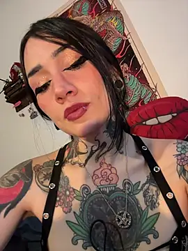 Snapshot of NinaHex chatting on November 18, 2:32 pm NinaHex online show from November 18, 2:32 pm