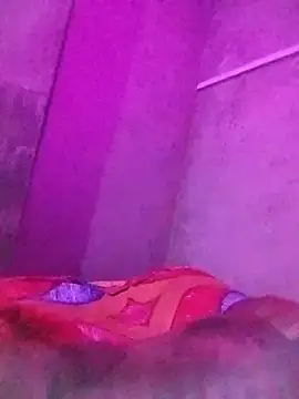 desicoupleNoon online show from October 31, 5:03 pm