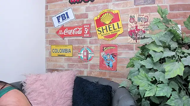 Snapshot of foxy_sharlotte chatting on November 15, 6:37 pm foxy sharlotte online show from November 15, 6:37 pm