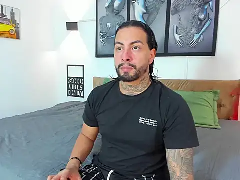 Snapshot of christopher_palmerjs chatting on December 21, 9:22 pm christopher palmerjs online show from December 21, 9:22 pm