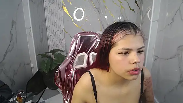 Snapshot of Little_cherry_b chatting on October 26, 7:42 pm Little cherry b online show from October 26, 7:42 pm