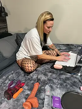 daniellasinnocence online show from November 11, 5:29 am