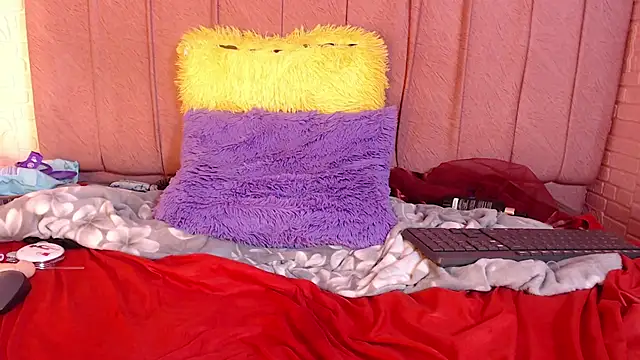 Snapshot of marceline_cutte chatting on December 14, 11:31 pm marceline cutte online show from December 14, 11:31 pm