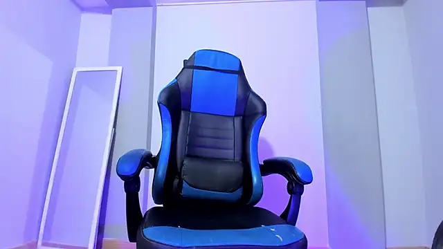 Snapshot of whisper_nova chatting on October 30, 8:20 pm whisper nova online show from October 30, 8:20 pm