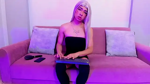 Snapshot of whisper_nova chatting on November 10, 9:03 pm whisper nova online show from November 10, 9:03 pm