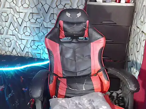 Snapshot of slimraz02 chatting on November 13, 1:37 am slimraz02 online show from November 13, 1:37 am