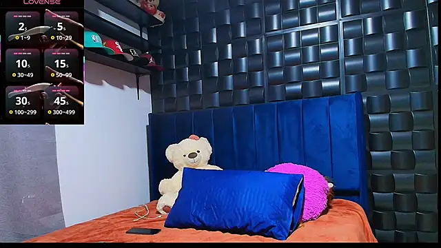 Snapshot of Kesha_rosse_ chatting on November 1, 12:45 am Kesha rosse online show from November 1, 12:45 am