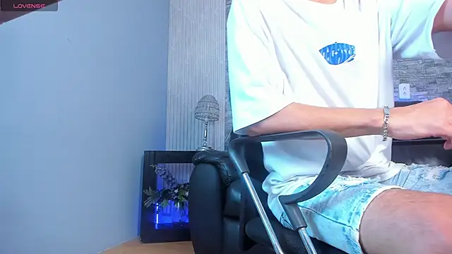 zack joness18 online show from January 16, 4:05 am