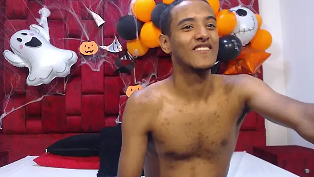 Snapshot of Tommy_22CM chatting on October 29, 11:56 am Tommy 22CM online show from October 29, 11:56 am