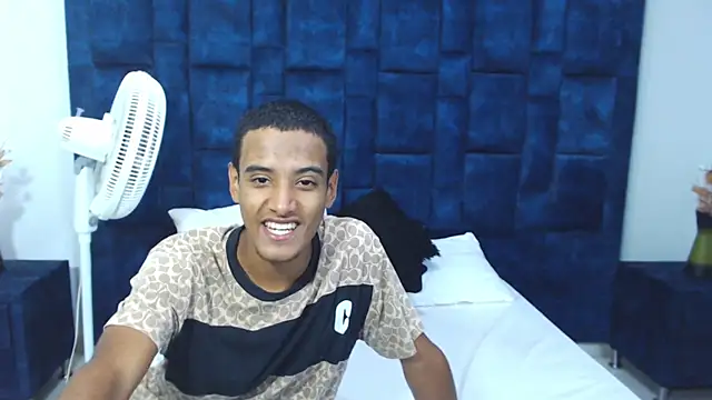 Snapshot of Tommy_22CM chatting on November 4, 11:42 am Tommy 22CM online show from November 4, 11:42 am