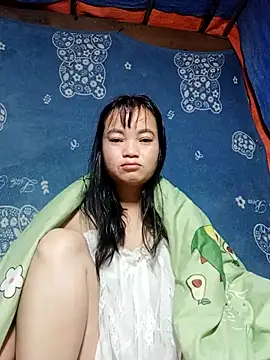 Snapshot of Noelle-e chatting on December 21, 11:23 pm Noelle-e online show from December 21, 11:23 pm